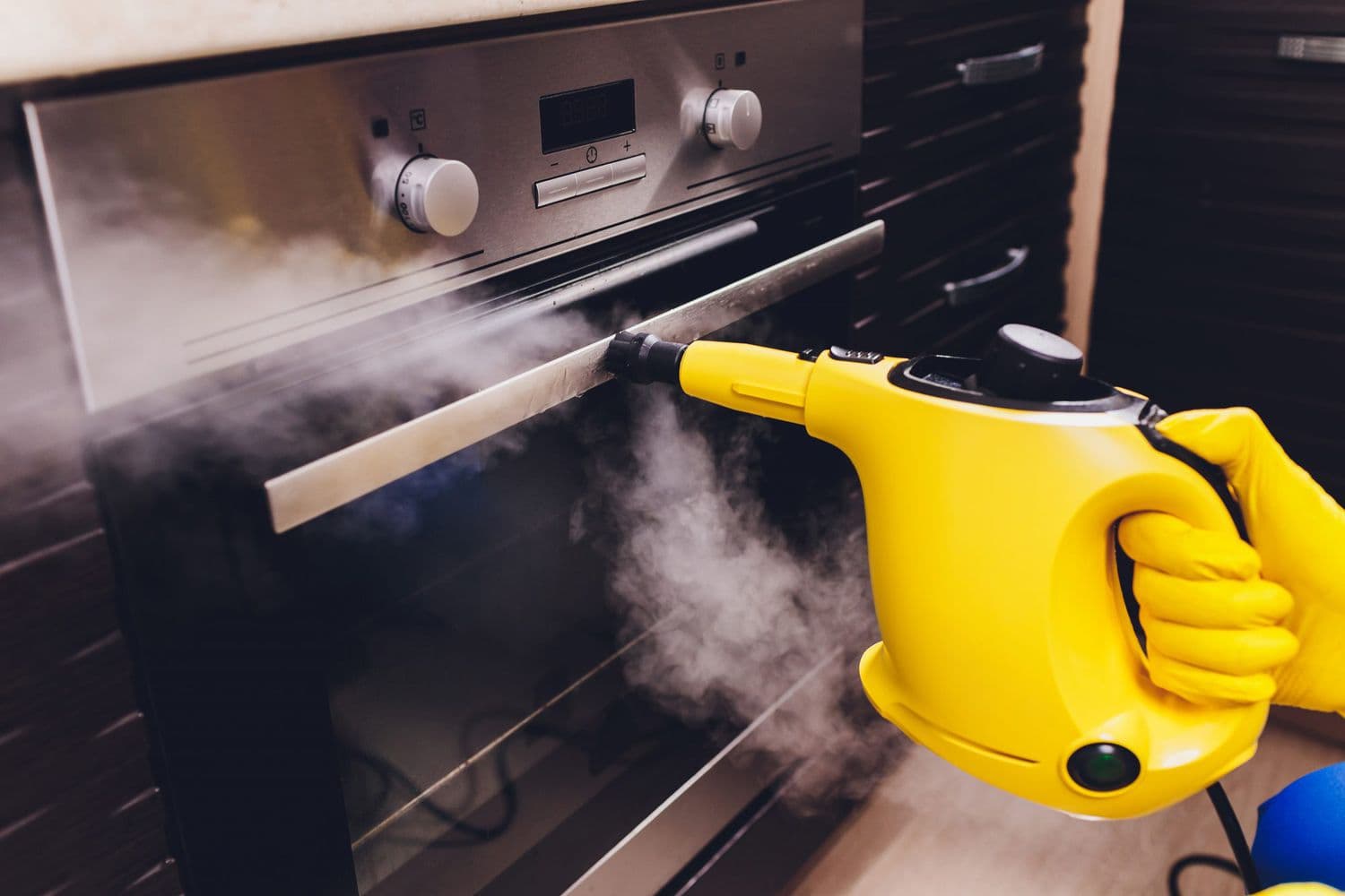 Steam cleaning kitchen oven