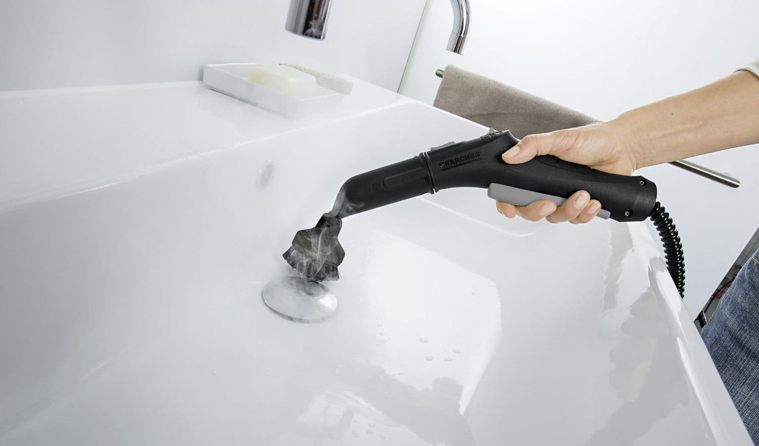 Steam cleaning bathroom sink